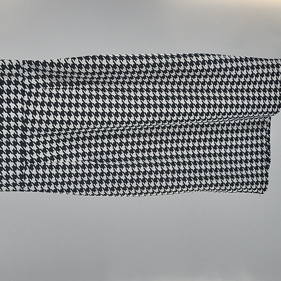 Black and White Houndstooth Dress - Picture 12 of 16